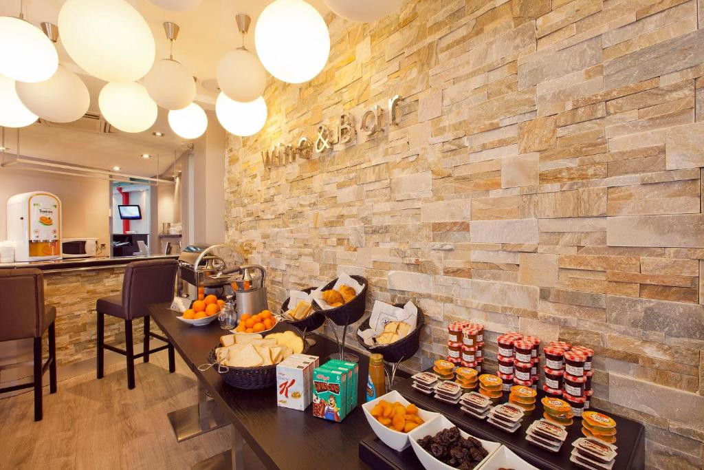 26210421petit-dej-1257