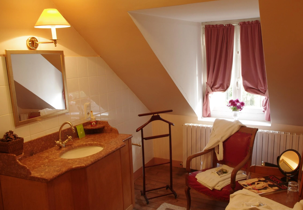 salle de bain hôtel à 25mn du circuit des 24H salle de bain hôtel à 25mn du circuit des 24H