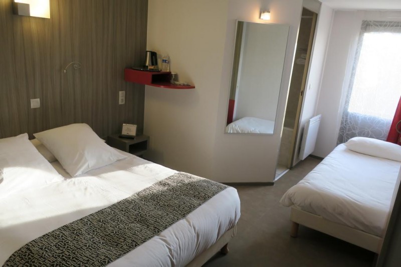Triple room triple-room-hotel-le-mans