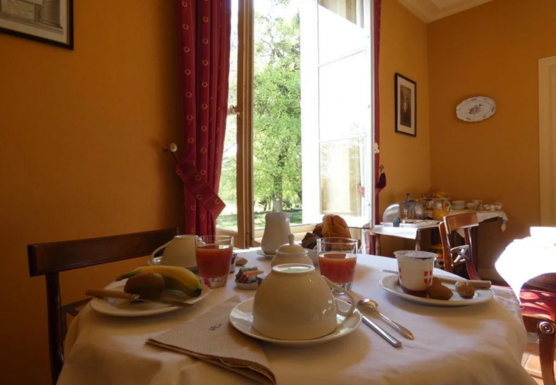 Petit déjeuner hôtel à 25mn du circuit des 24H Petit déjeuner hôtel à 25mn du circuit des 24H