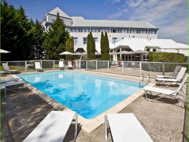 Piscine piscine-hôtel-circuit-le-mans