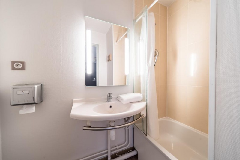 salle-de-bain-hotel-le-mans