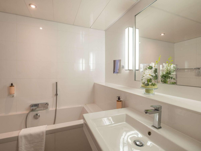 salle-de-bain-hotel-le-mans-1032 salle-de-bain-hotel-le-mans-1032