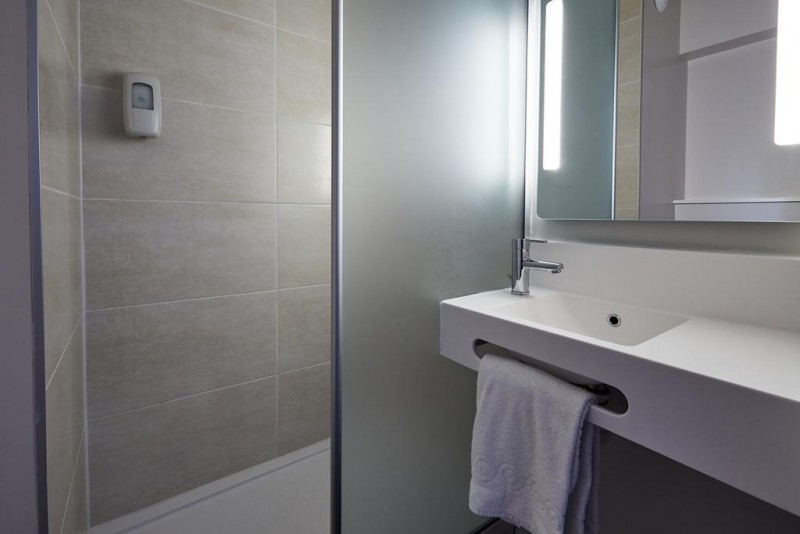 salle-de-douche-hotel-le-mans