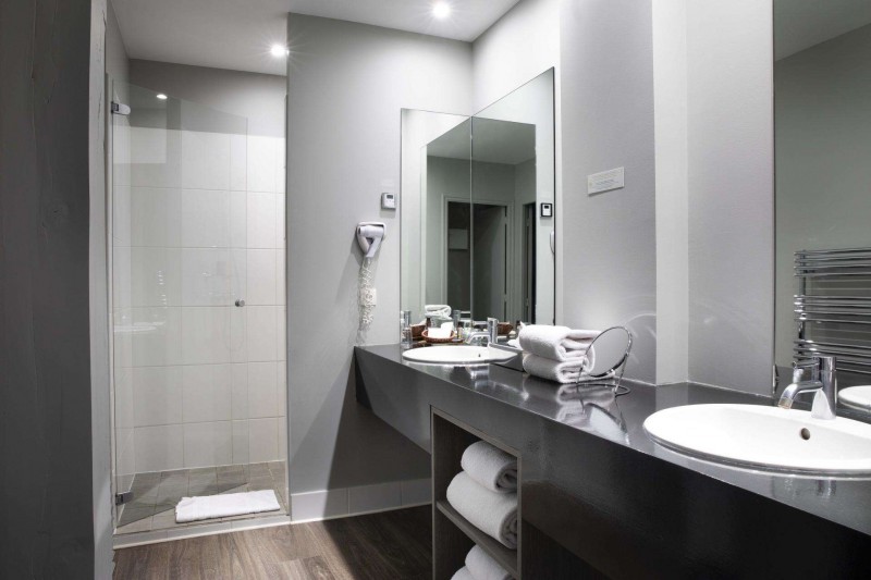 Salle de douche salle-de-douche-hotel-le-mans