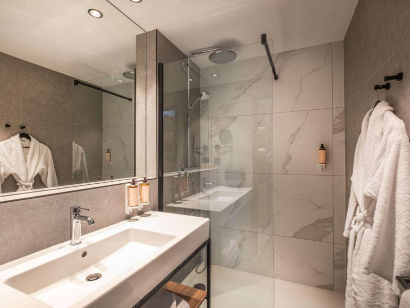 salle-de-douche-hotel-le-mans-1033 salle-de-douche-hotel-le-mans-1033