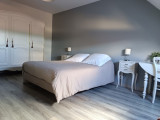 Bedroom with double bed 2