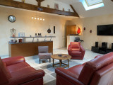 salon- 15 min from the circui