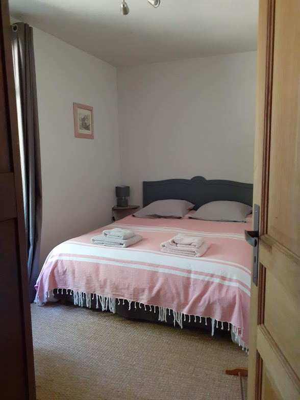 Room 2 - 16 min from the circuit