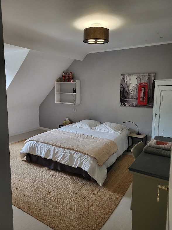 Room 6 - 16 min from the circuit