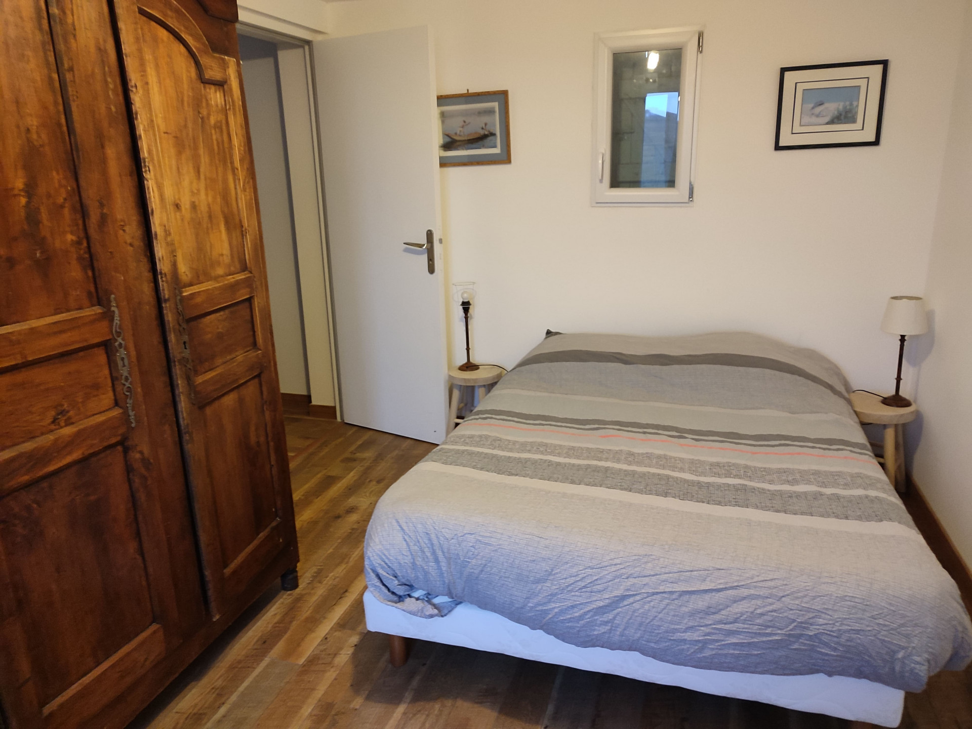 chambre avec lit deux places