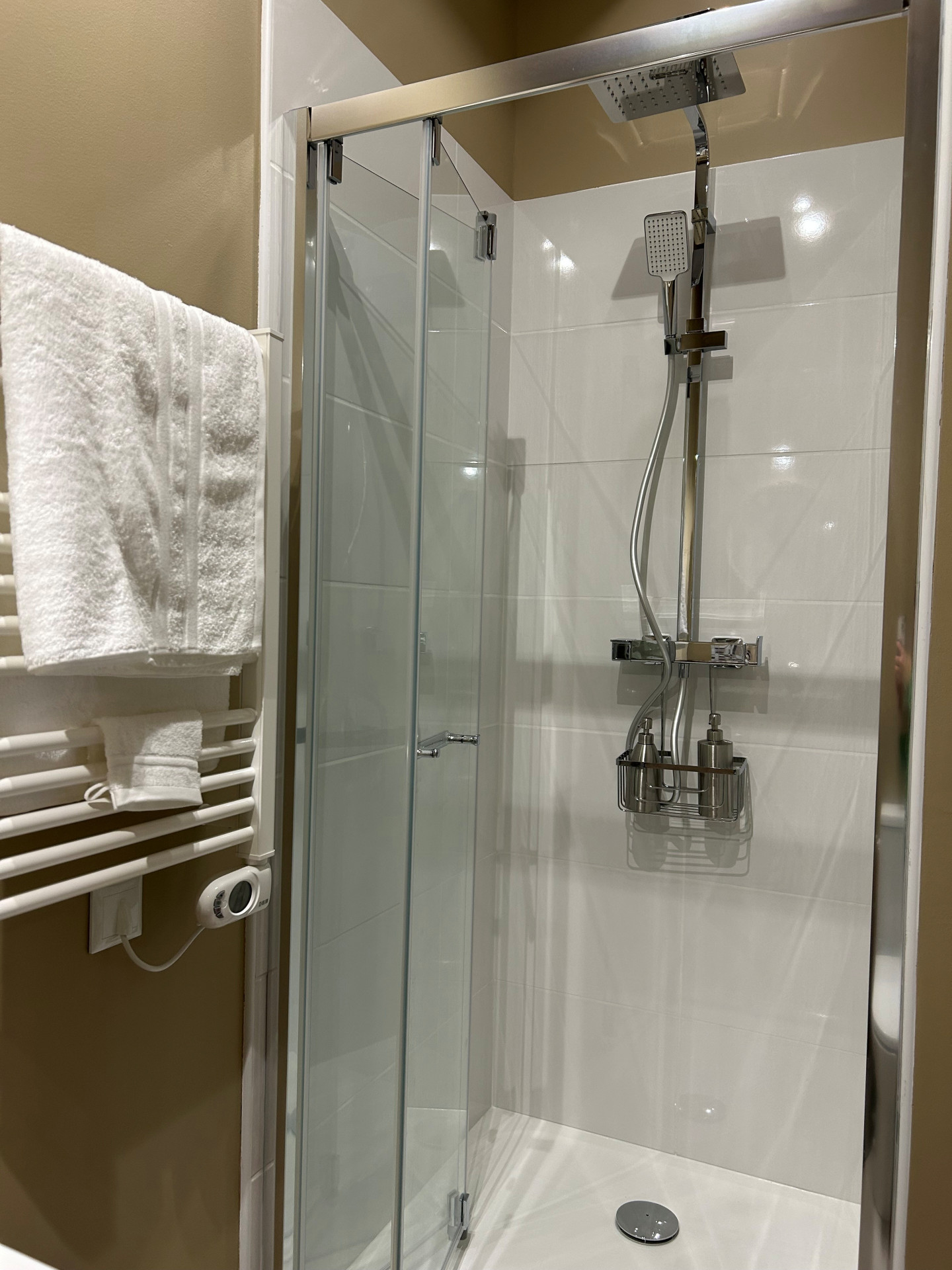 Chambre d'hôte avec salle de bain privative à 15 minutes du Circuit des 24 Heures Chambre d'hôte avec salle de bain privative à 15 minutes du Circuit des 24 Heures