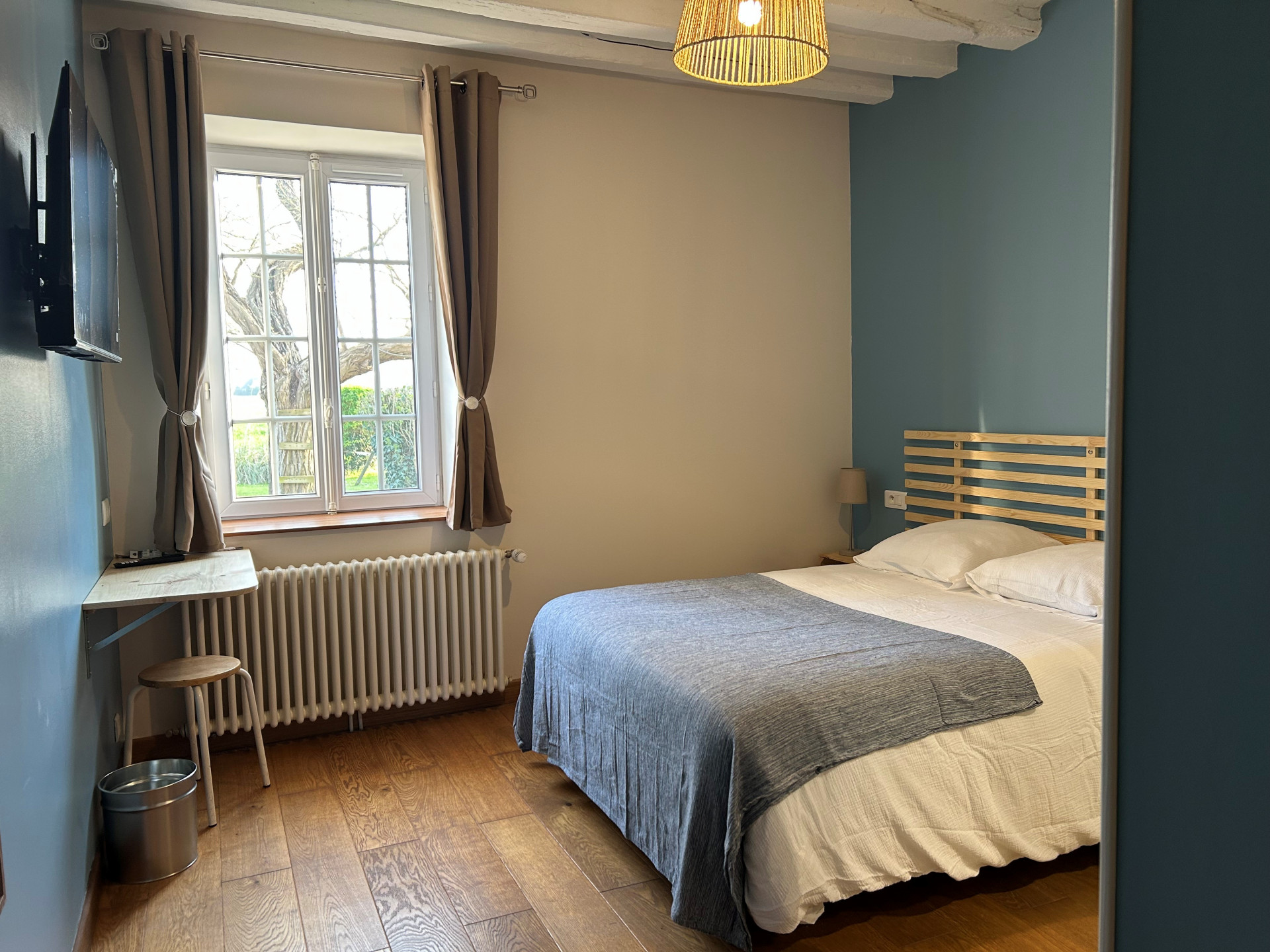 Chambre d'hôte avec salle de bain privative à 15 minutes du Circuit des 24 Heures Chambre d'hôte avec salle de bain privative à 15 minutes du Circuit des 24 Heures