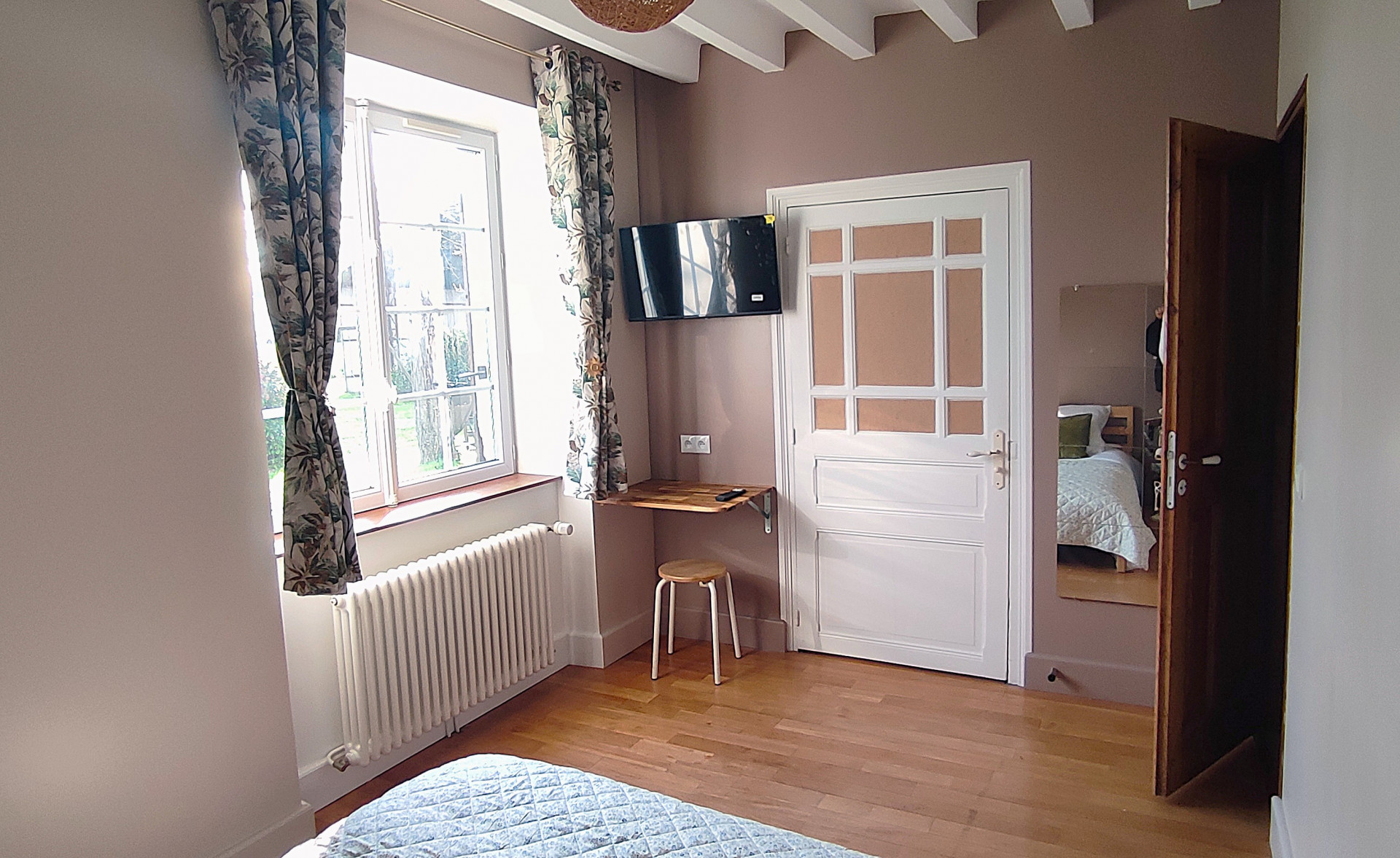 Chambre d'hôtes avec salle de bain à partager à 15 minutes du Circuit des 24 Heures Chambre d'hôtes avec salle de bain à partager à 15 minutes du Circuit des 24 Heures