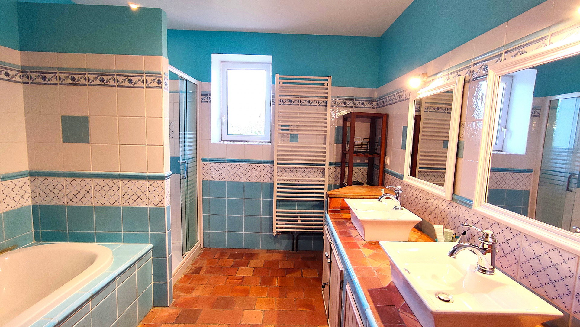 Chambre d'hôtes avec salle de bain à partager à 15 minutes du Circuit des 24 Heures Chambre d'hôtes avec salle de bain à partager à 15 minutes du Circuit des 24 Heures