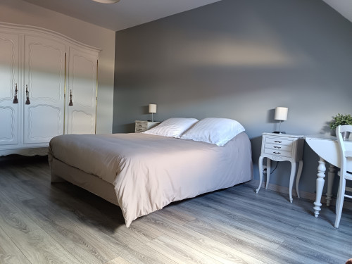 Bedroom with double bed 2