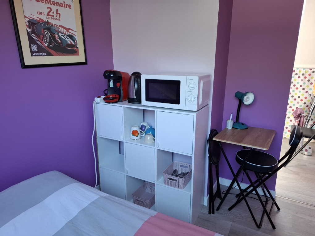 Chambre indépendante avec salle de bain privative à 15mn du circuit Chambre indépendante avec salle de bain privative à 15mn du circuit