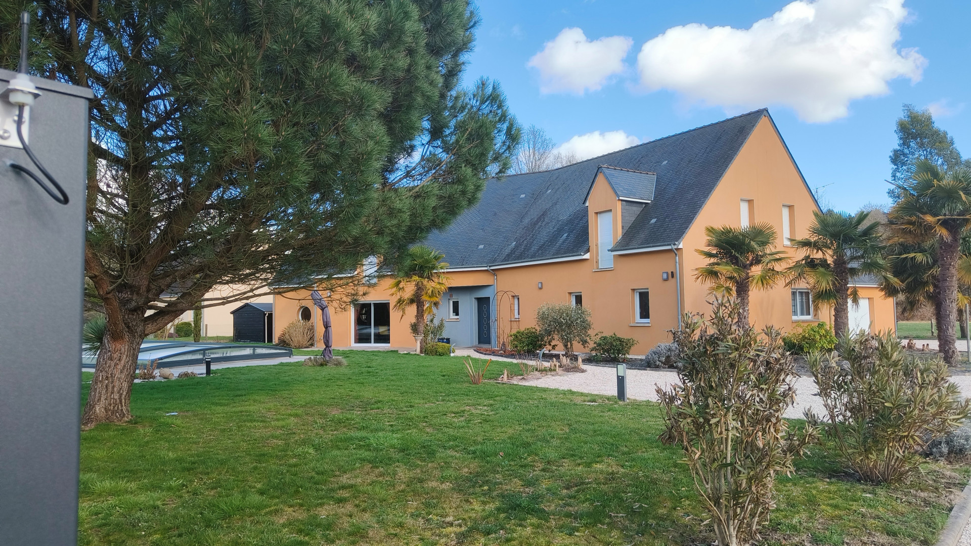 Chambre spacieuse avec salle de bain privative à 10mn du circuit