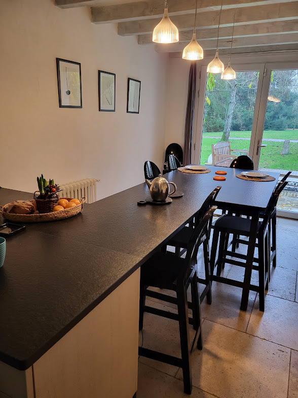 Kitchen - 16 min from circuit