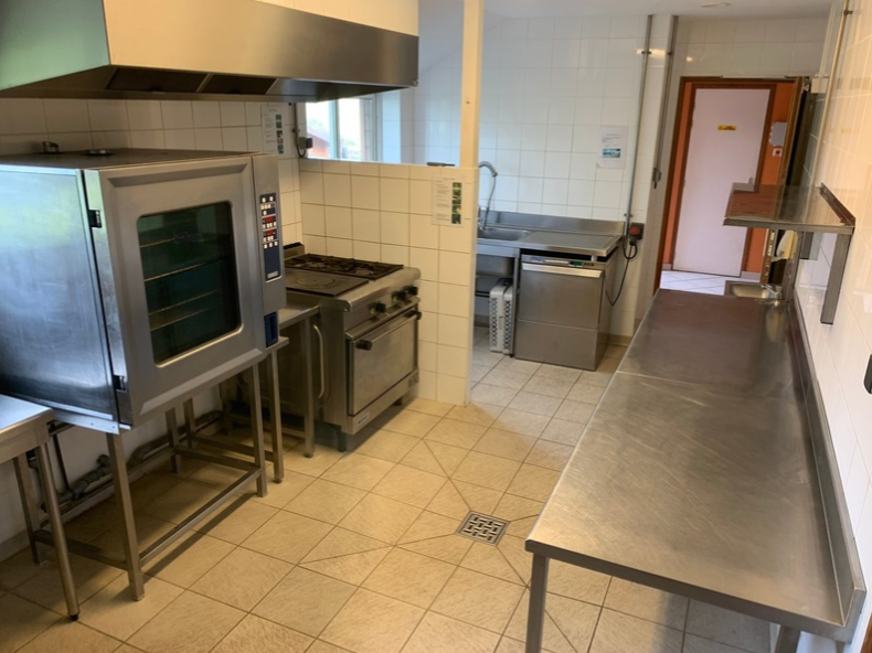 group gite kitchen 20 minutes from the circuit