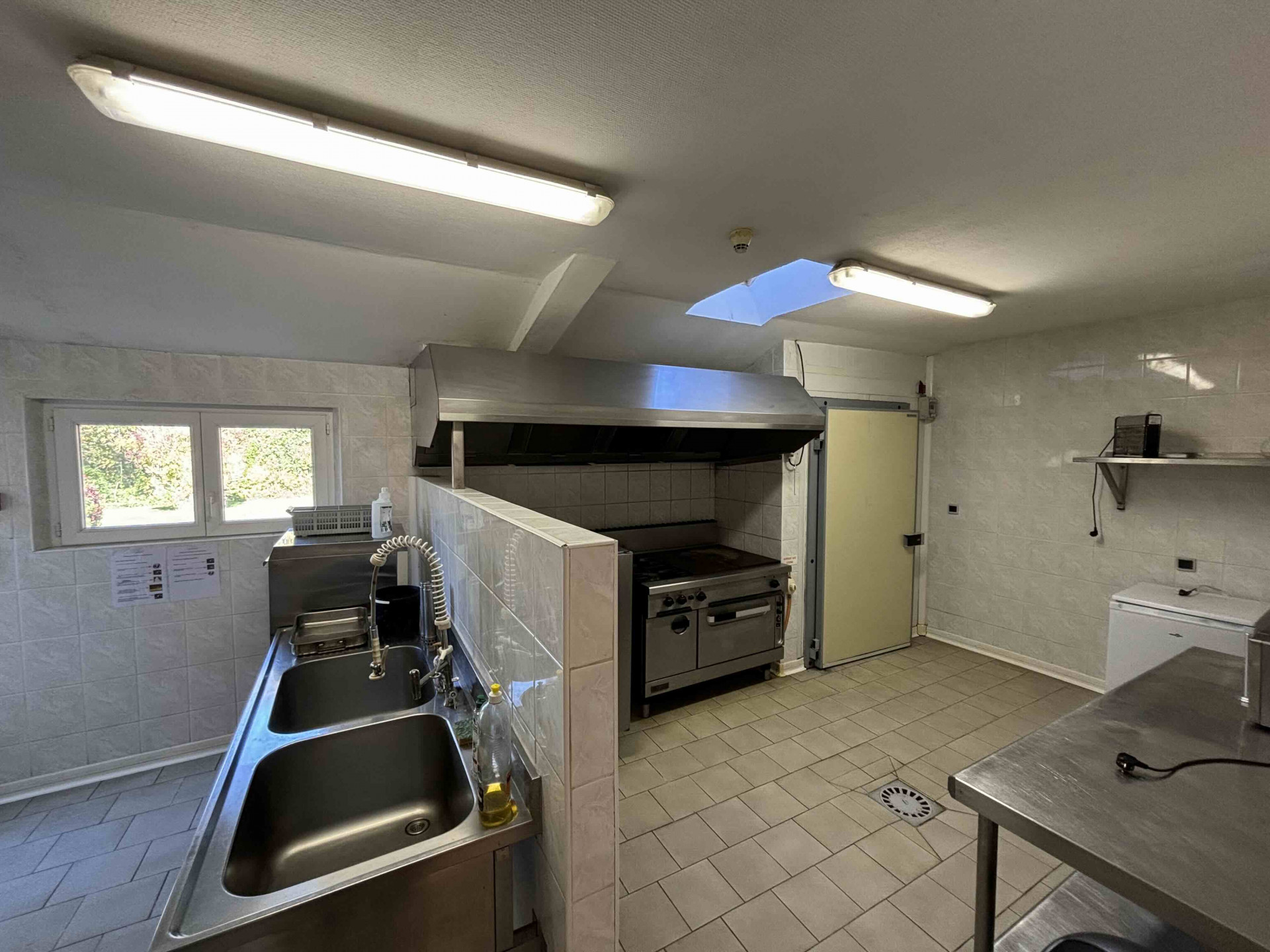 self-catering group accommodation 25 minutes from the circuit	
