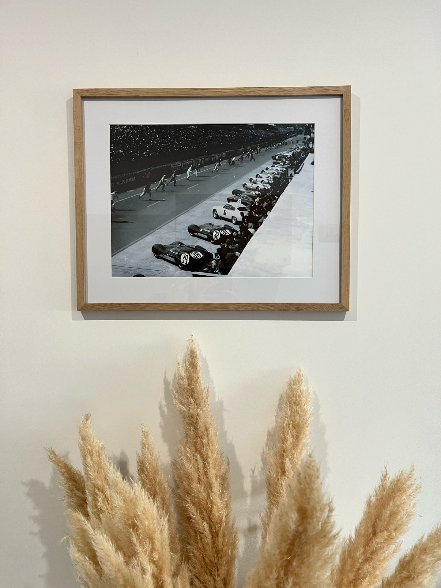 Decoration - 20 minutes from the circuit