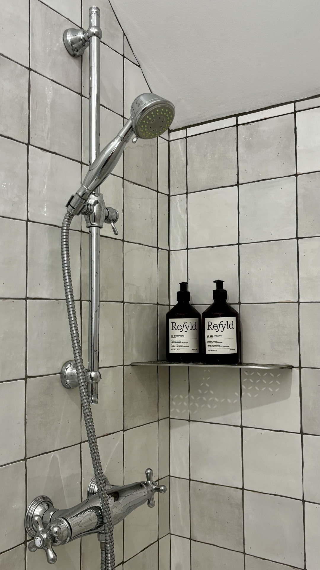 domaine-du-petit-tertre-chambre-lichen-salle-de-bain-19284