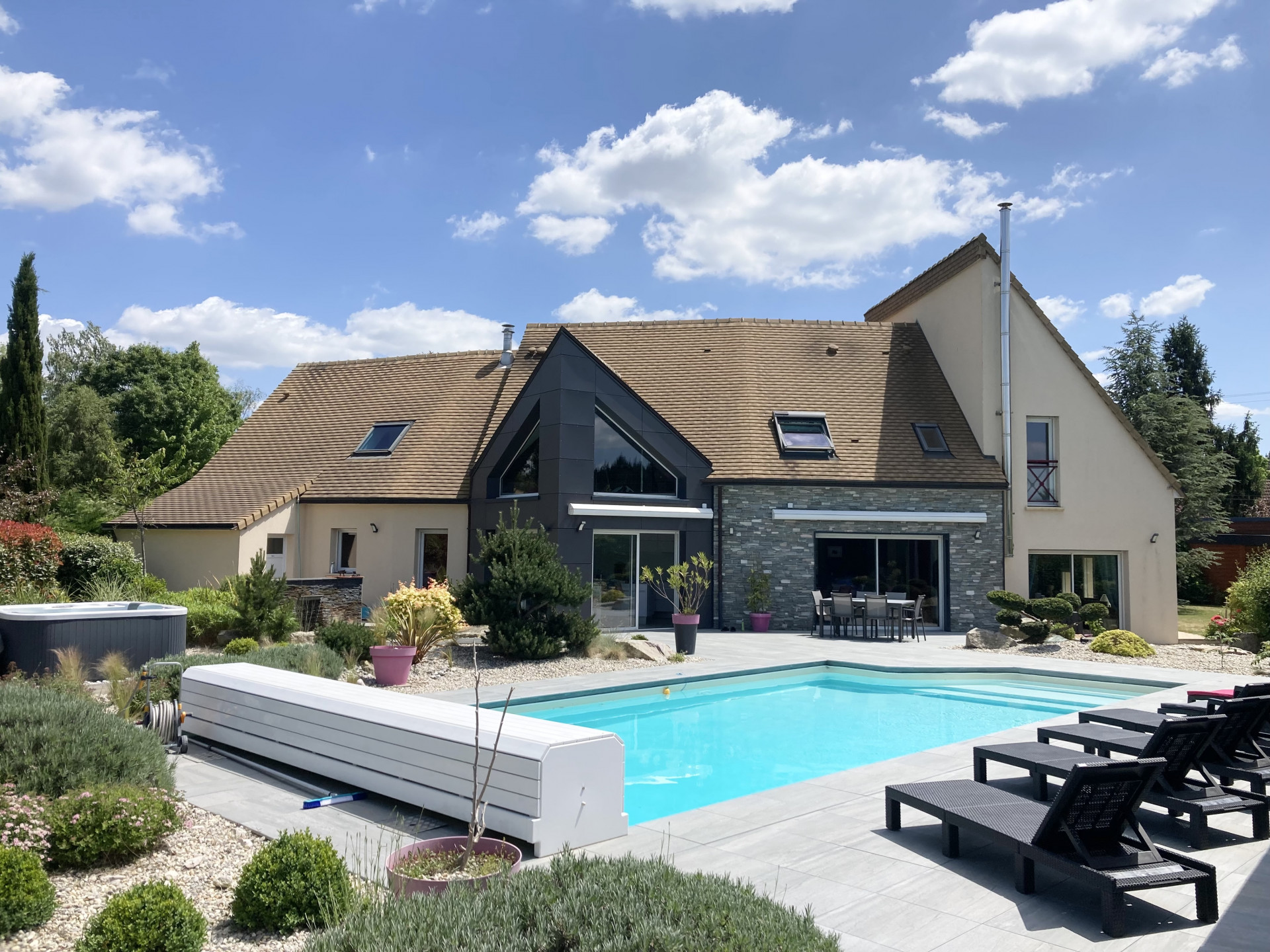 extérieur maison - à 15 min du circuit