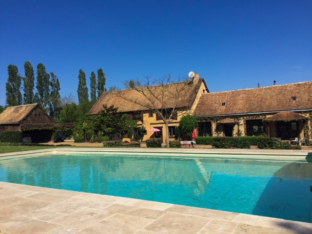 exterieur-maison-et-piscine-5096