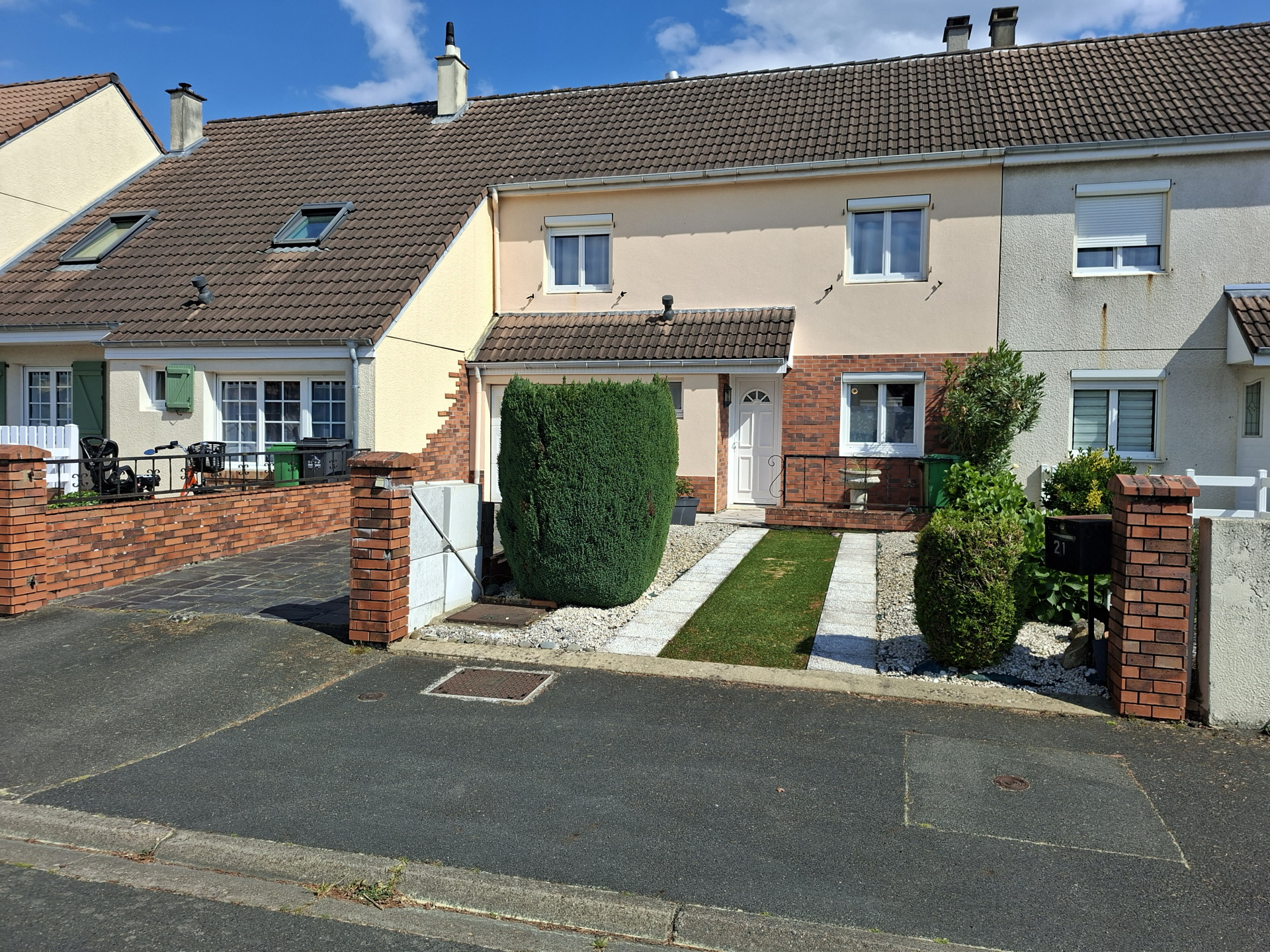 Facade Chambre d'hôtes proche circuit des 24h Facade Chambre d'hôtes proche circuit des 24h