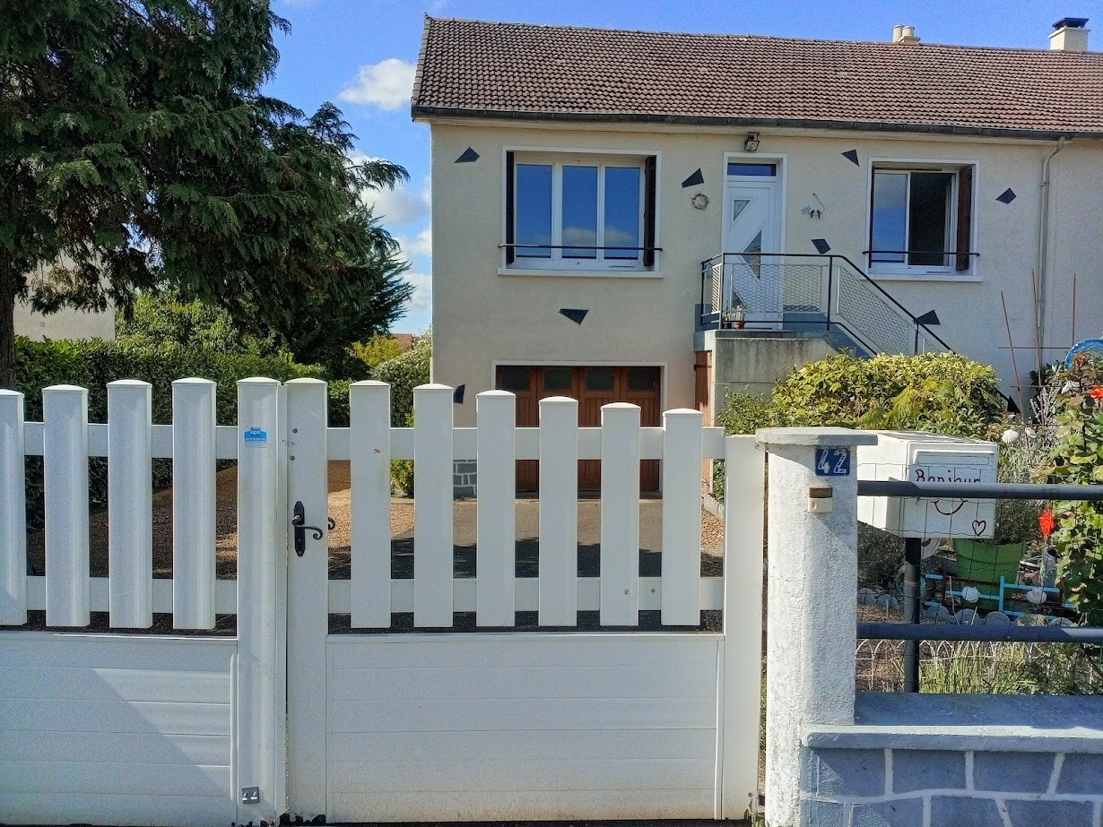 façade maison d'hôtes- 15mn du circuit des 24H façade maison d'hôtes- 15mn du circuit des 24H