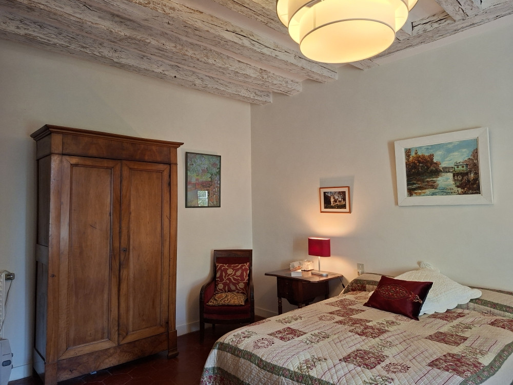 2 guest rooms with private bathrooms, 30 minutes from the 24 Hours of Le Mans circuit