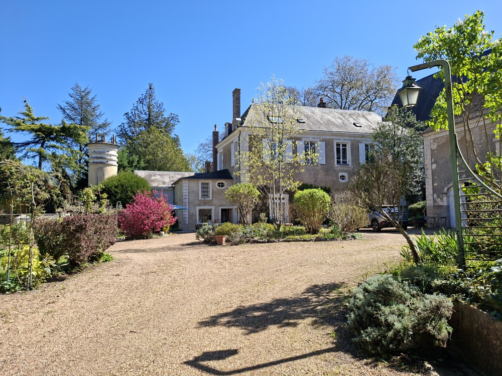 2 guest rooms with private bathrooms, 30 minutes from the 24 Hours of Le Mans circuit