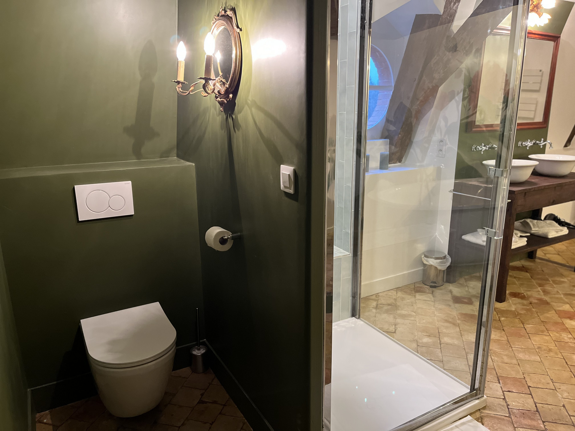 photo-chambre-5-montmorency-wc-7194