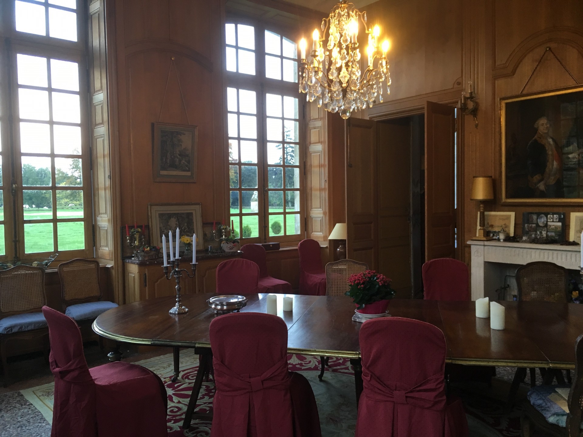 dinningroom_guestshouse_24h_lemans_castel