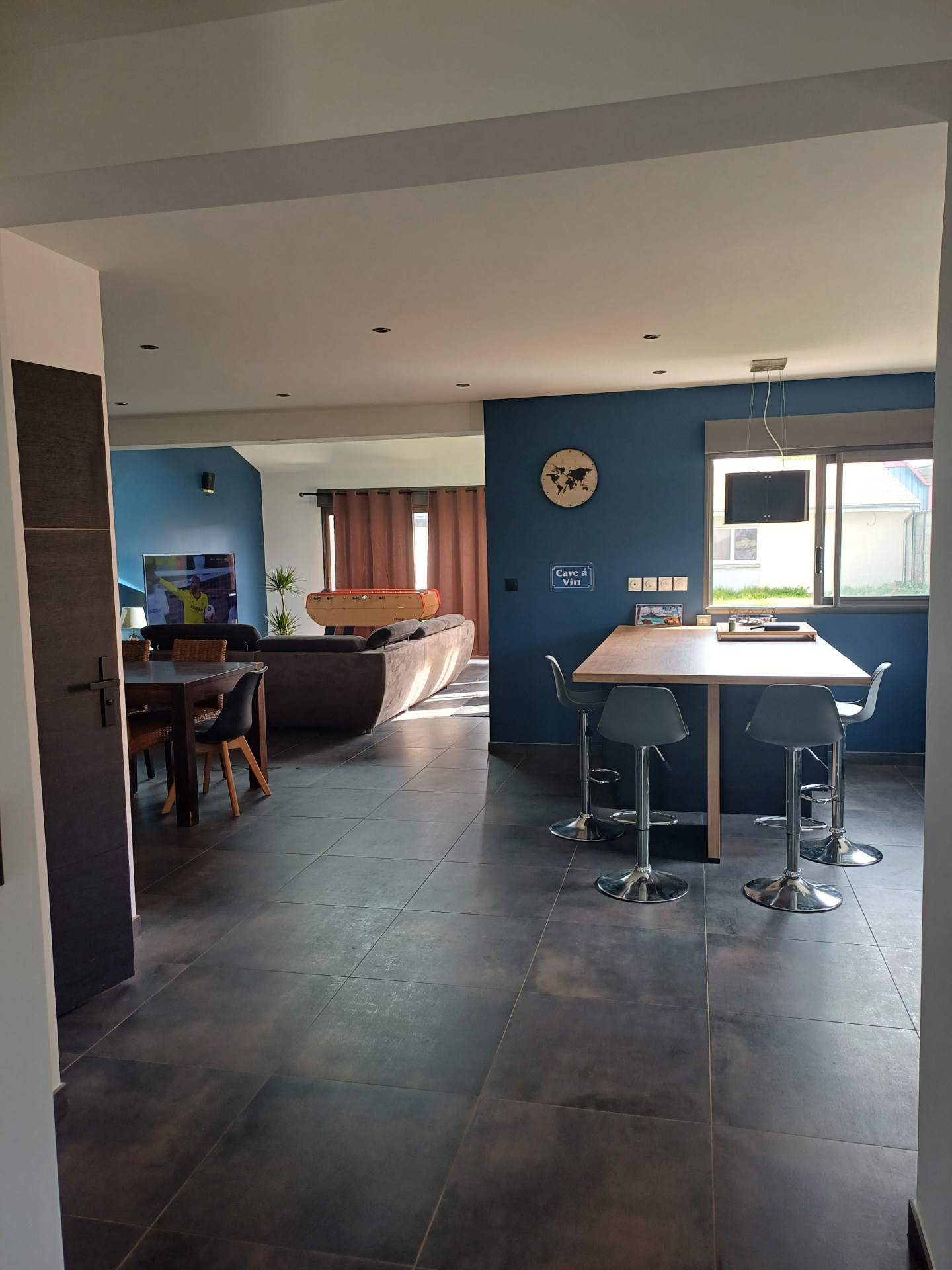 dining room - 2 minutes from the 24-hour circuit