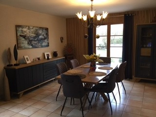 breakfast room