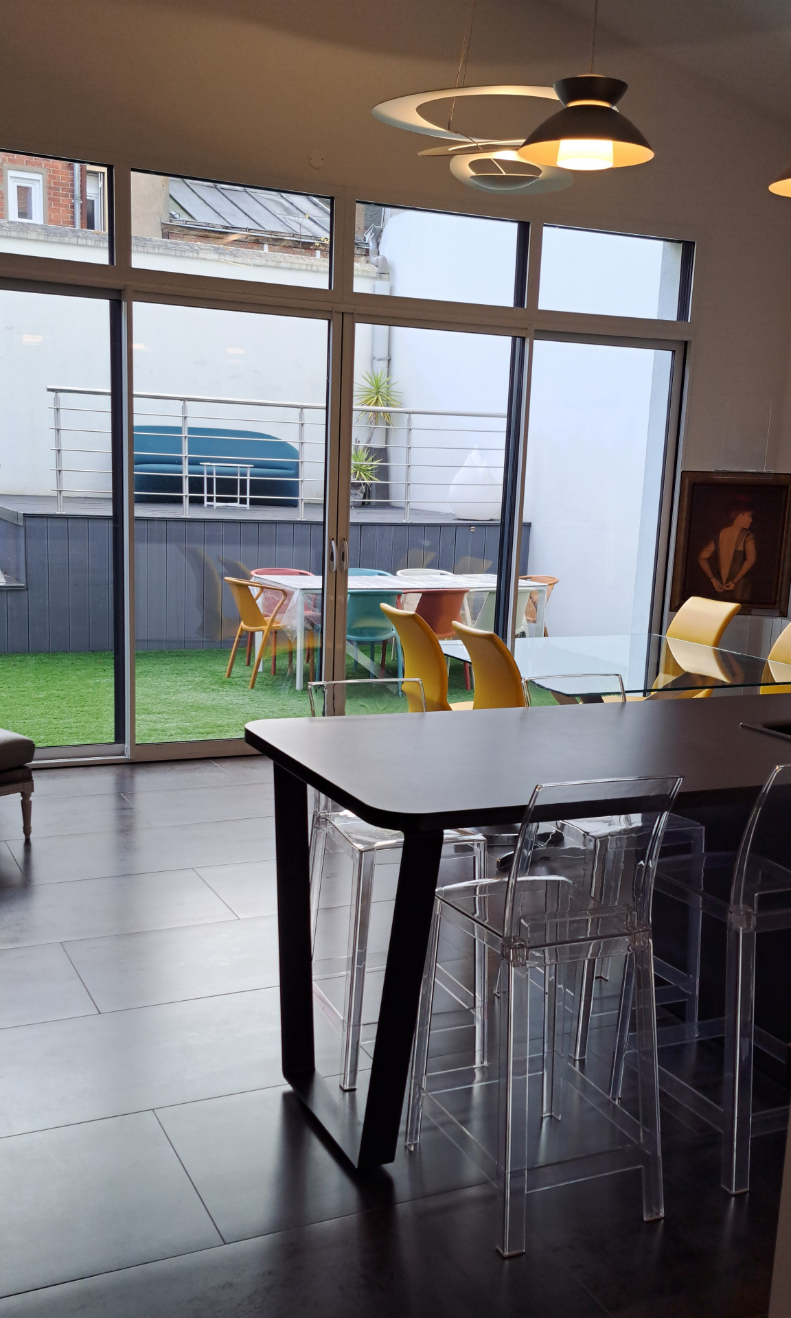 salle à manger- maison à 10 minutes à pied de la gare du Mans