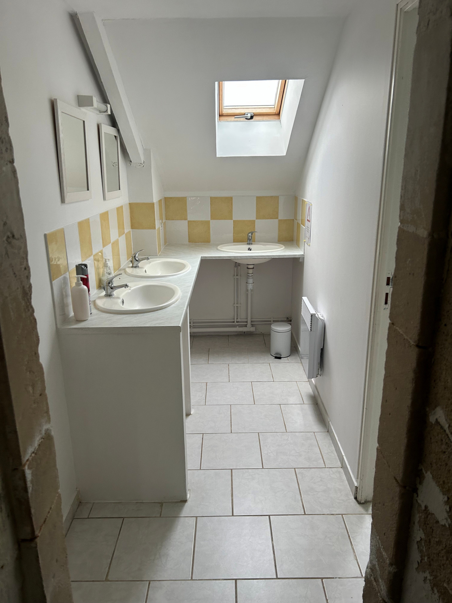 Salle de bain 1 - 30mn du circuit des 24 Heures du Mans Salle de bain 1 - 30mn du circuit des 24 Heures du Mans