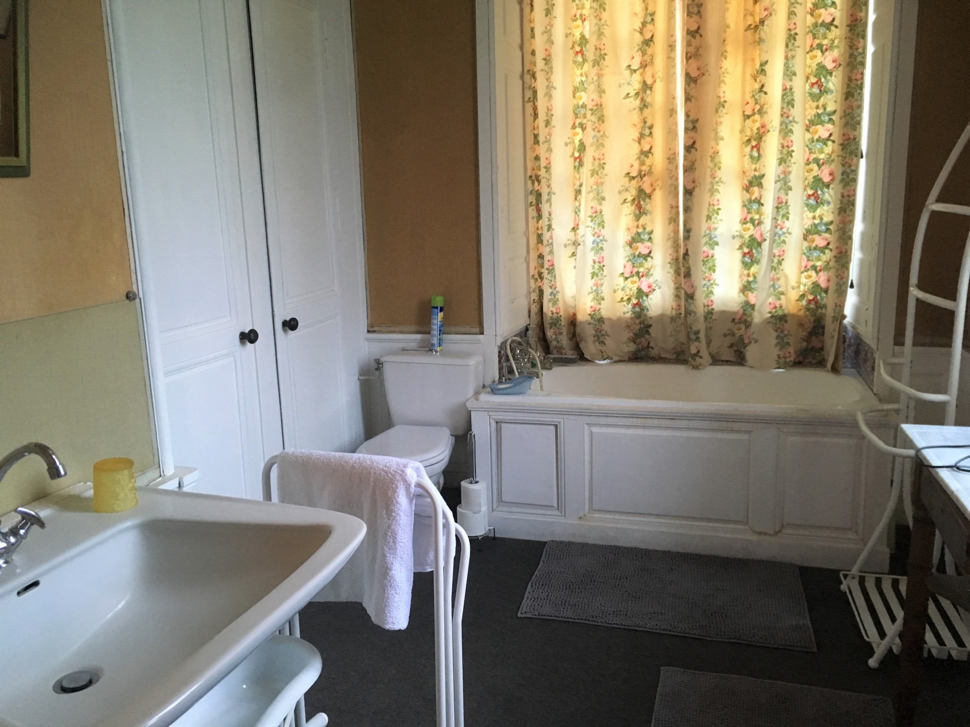 bathroom_guestshouse_24h_lemans_castel