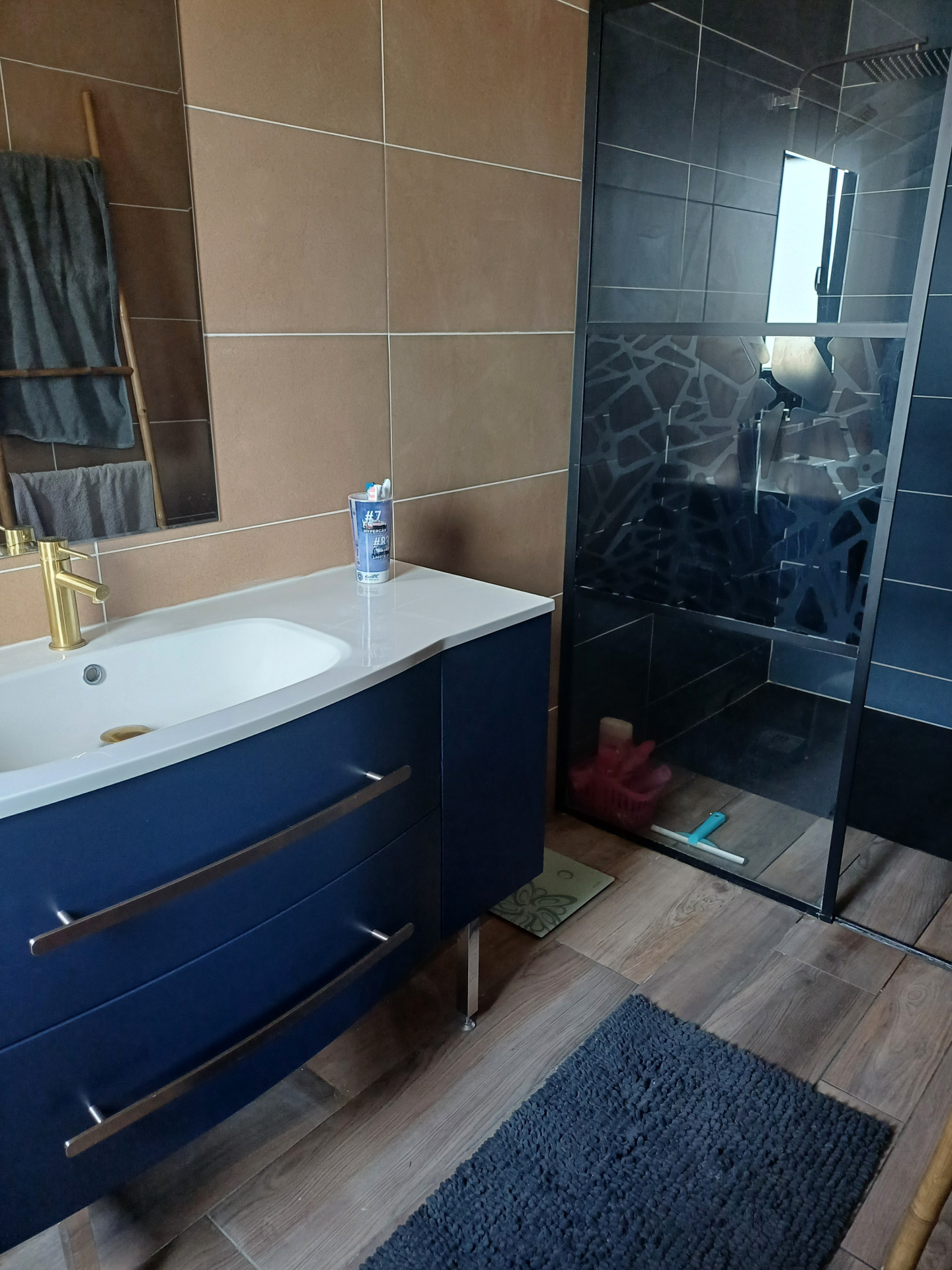 bathroom - 2 minutes from the 24-hour circuit