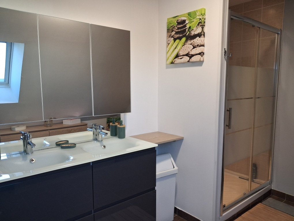 Salle de bain-- 3 chambres d'hôtes à 20 minutes du circuit des 24H