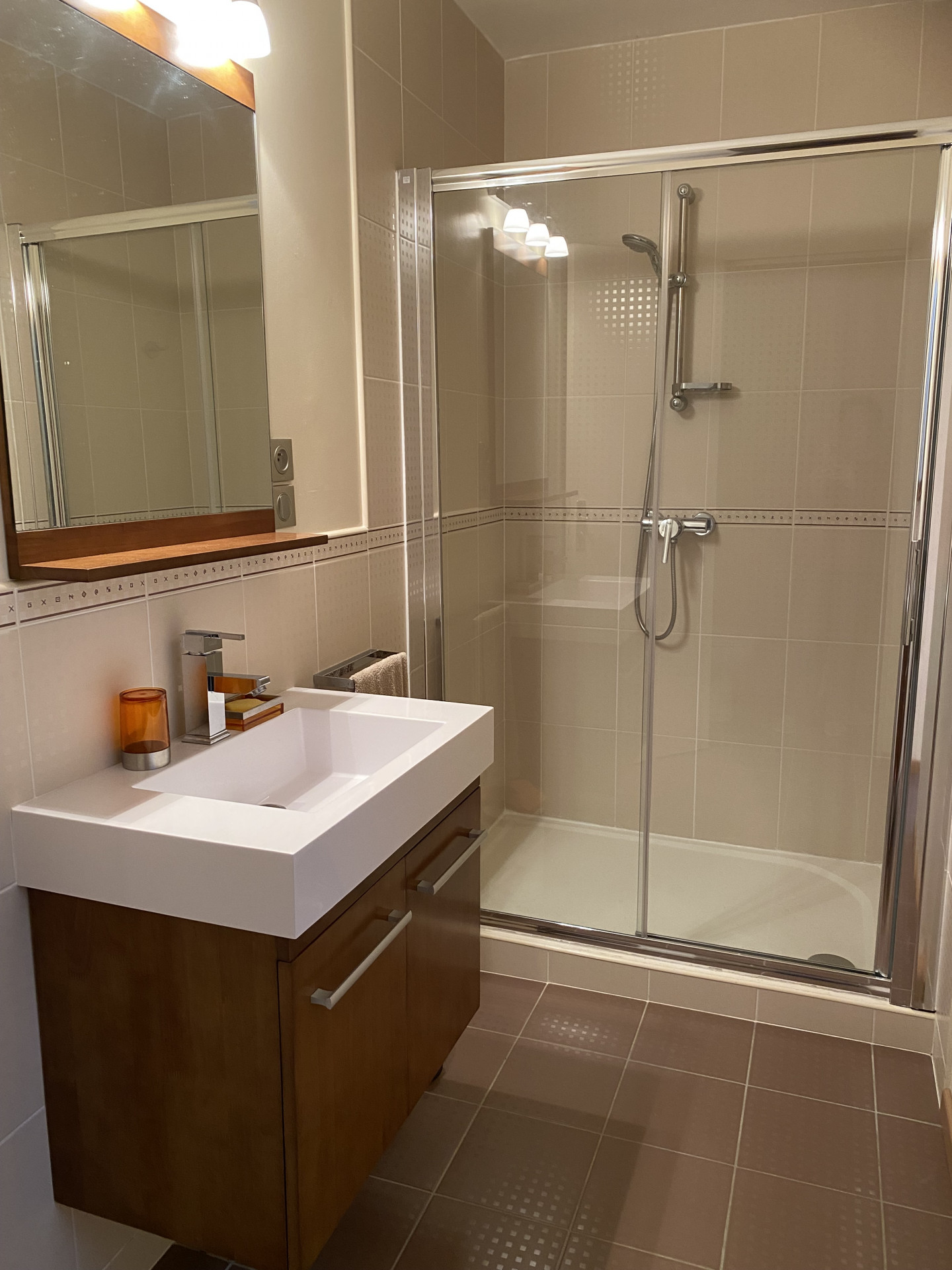 Bathroom - 15 min from circuit