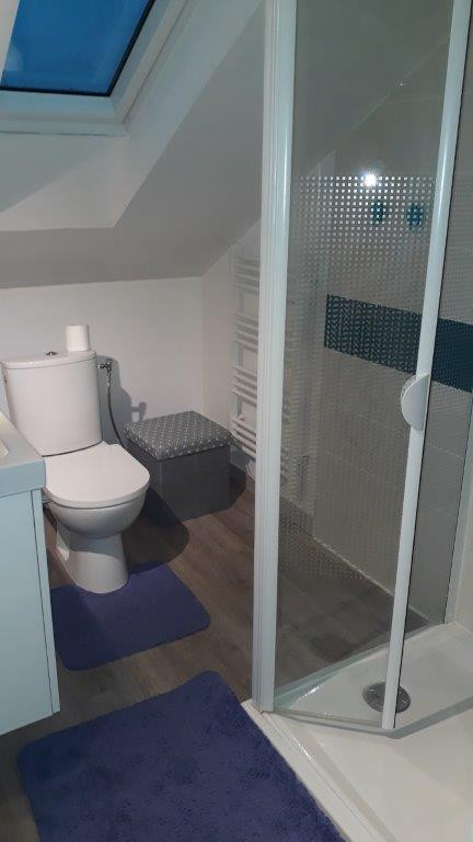 Bathroom - 20 min from circuit