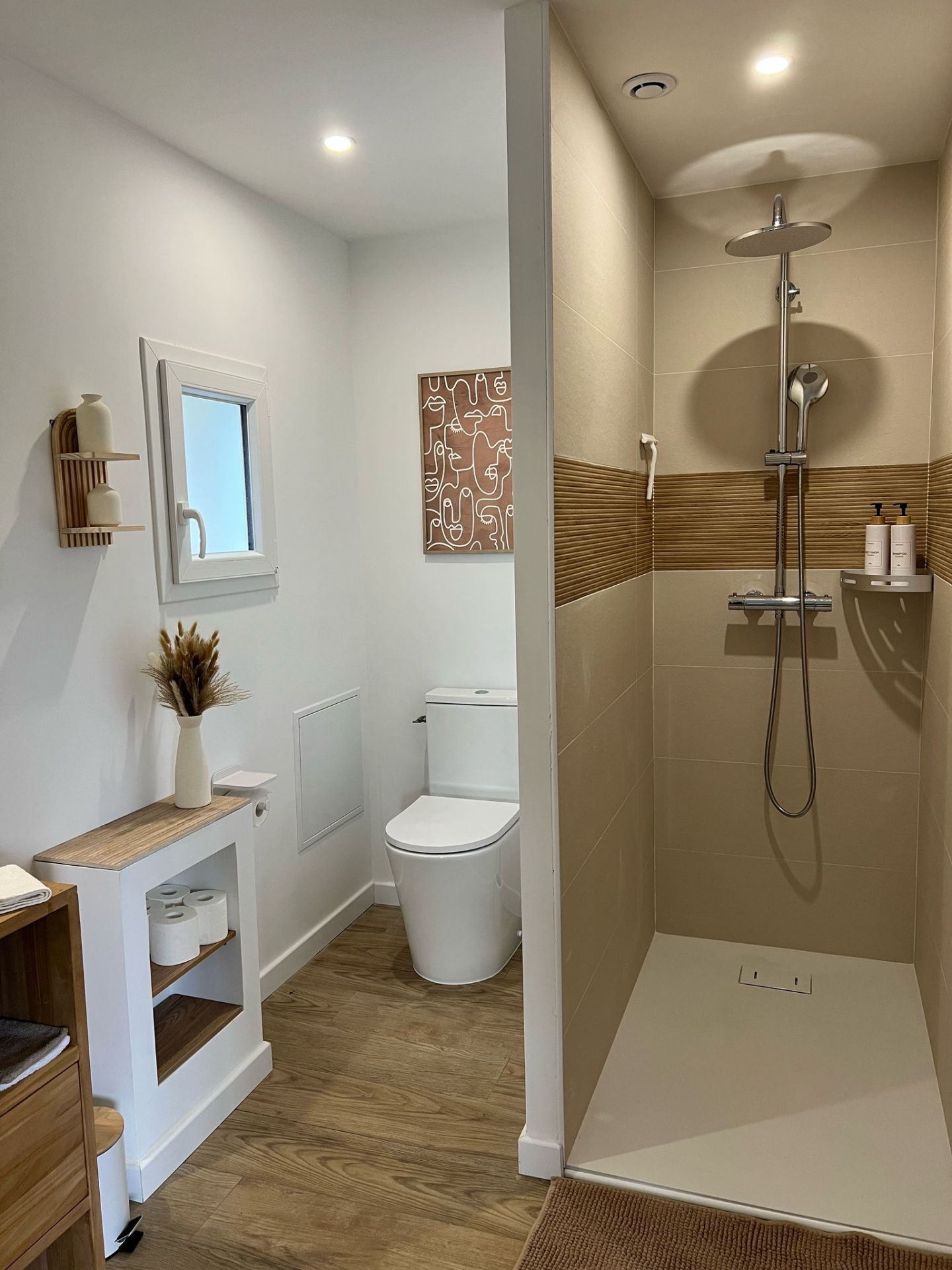 bathroom - 20 minutes from the circuit