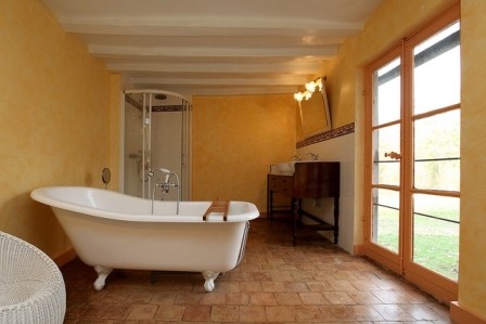 bathroom_le_mans_24h_race_cottage_castle