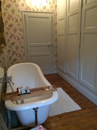 bathroom_le_mans_24h_race_cottage_castle