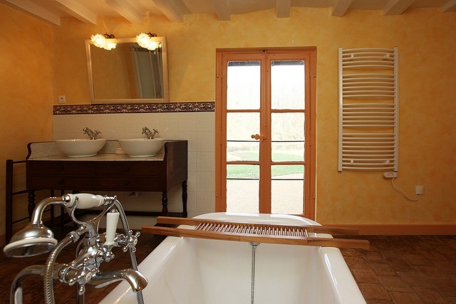 bathroom_le_mans_24h_race_cottage_castle