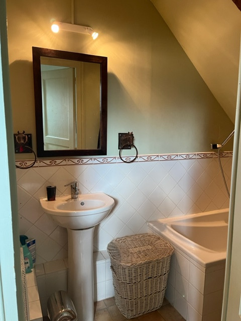 Bathroom - guest house 40mn from the circuit