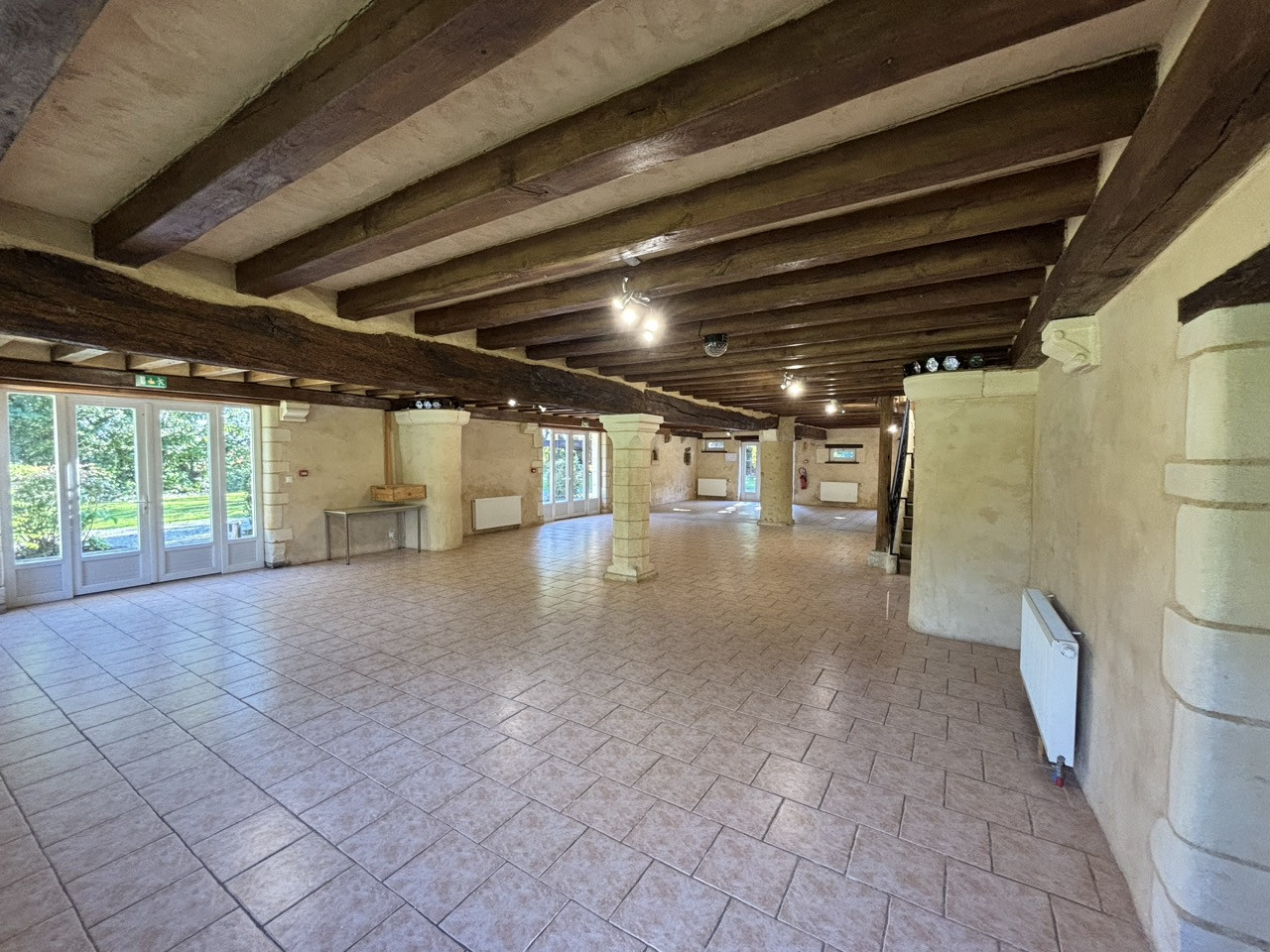 reception hall gite 25 minutes from the circuit	